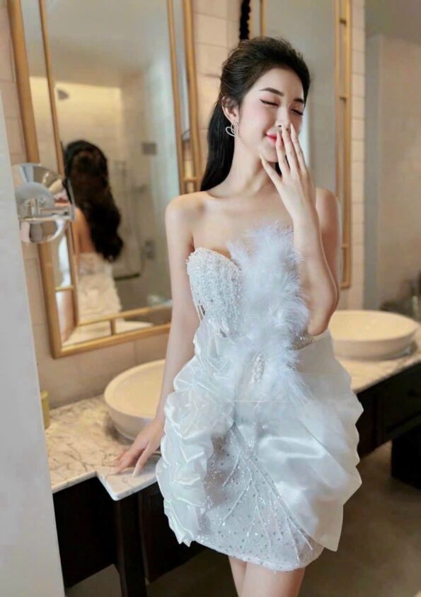 Váy Ngắn Kim Sa Phối Lông Vũ Trắng 02