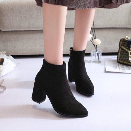 Cho Thuê Giày Boots Ngắn Đế Vuông Đen