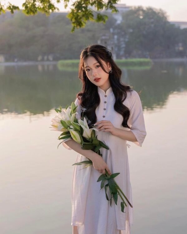 Cho Thuê Áo Dài Nút Cài Trắng