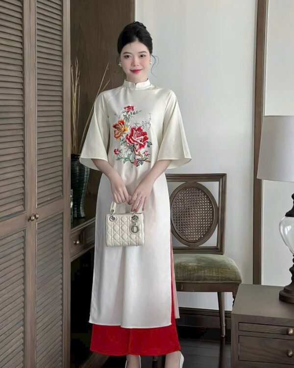 Cho Thuê Áo Dài Thêu Mẫu Đơn Trắng Quần Đỏ