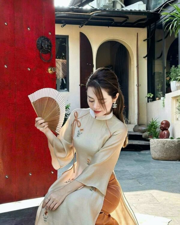 Cho Thuê Áo Dài Voan Thêu Hoa Nhỏ Nâu