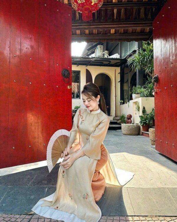 Cho Thuê Áo Dài Voan Thêu Hoa Nhỏ Nâu