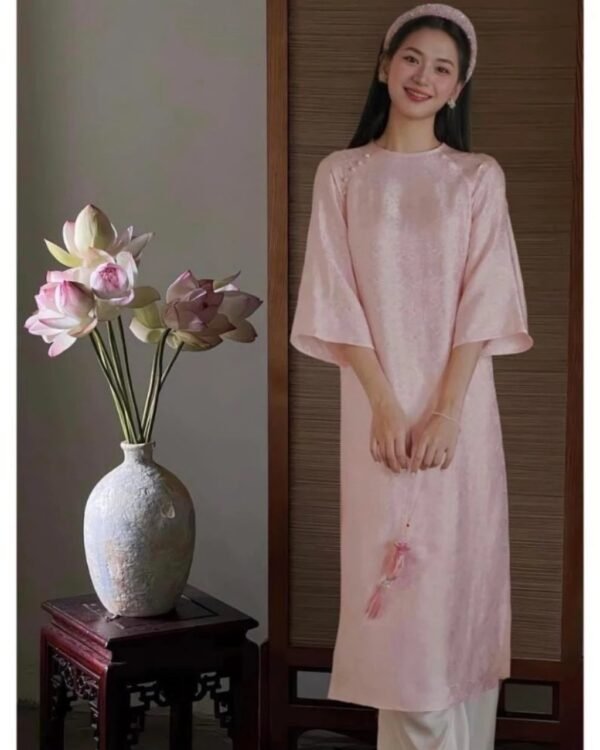 Cho Thuê Áo Dài Cổ Tròn Hoa Chìm Hồng