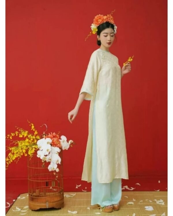 Cho Thuê Áo Dài Cổ Tròn Hoa Chìm Vàng