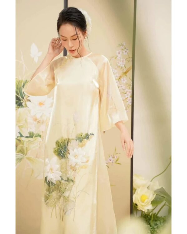 Cho Thuê Áo Dài Tơ Đính Hoa Sen Nổi Vàng