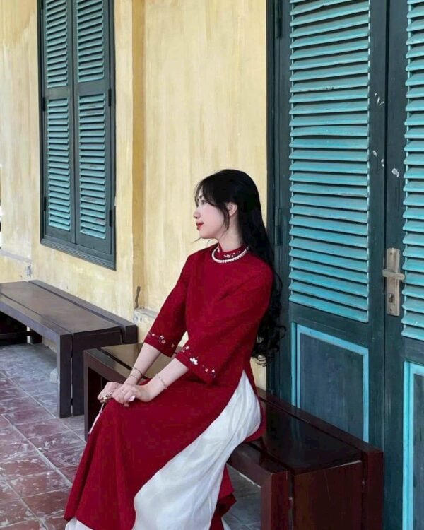 Cho Thuê Áo Dài Thêu Hoa Tay Cổ Đỏ