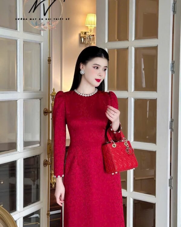 Cho Thuê Áo Dài Gấm Cổ Tròn Viền Ngọc Trai Đỏ