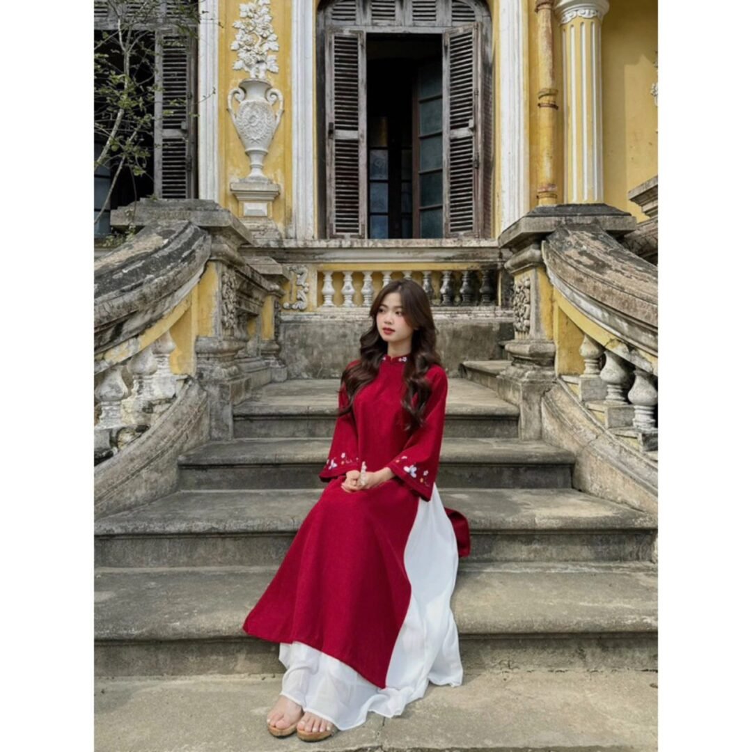Áo Dài Thêu Hoa Tay Cổ Đỏ 03
