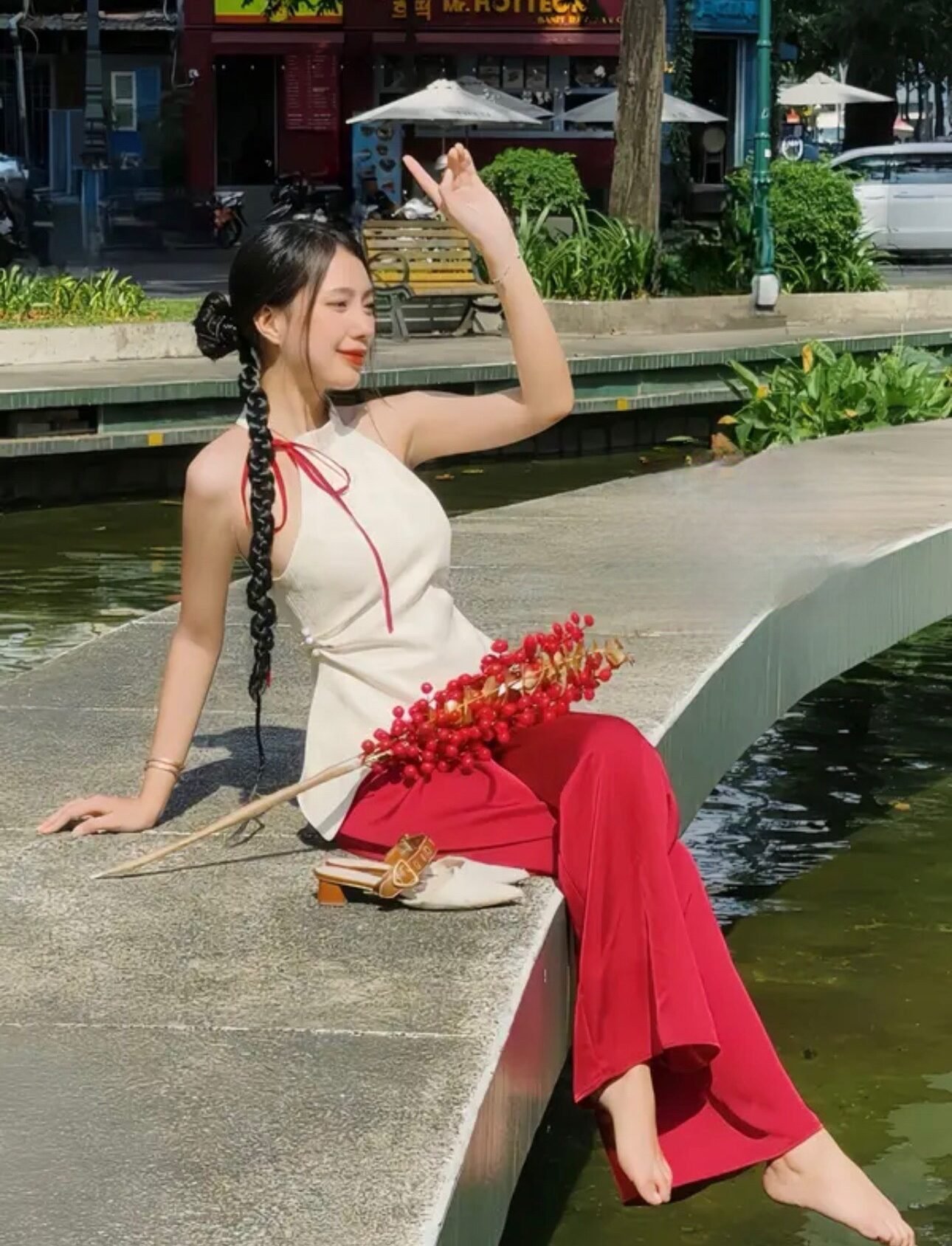 Cho Thuê Set Yếm Lụa Áo Trắng Quần Đỏ