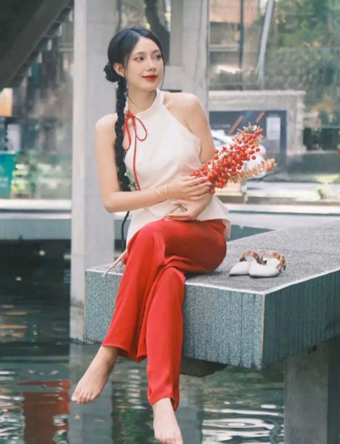 Cho Thuê Set Yếm Lụa Áo Trắng Quần Đỏ