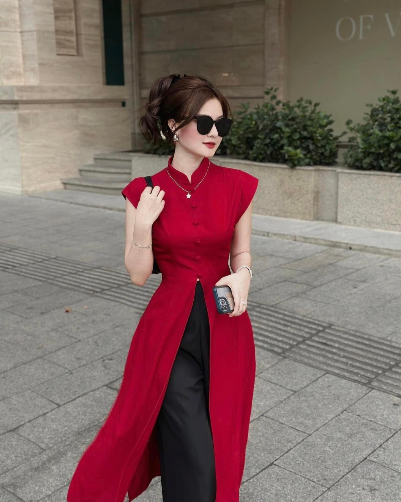 Cho Thuê Áo Dài Cách Tân Tay Cụt Xẻ Tà Đỏ