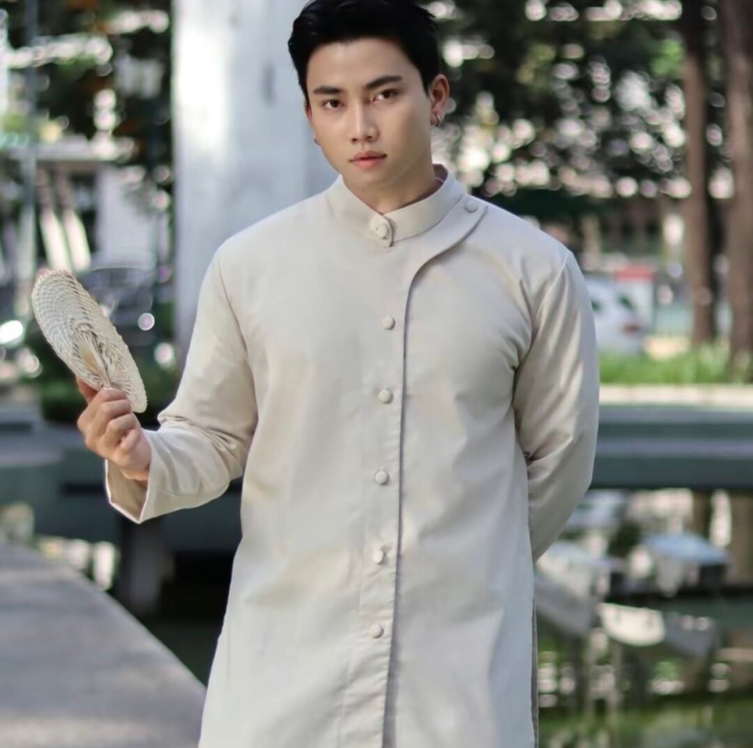 Áo Dài Cách Tân Nam Đính Nút Giữa Kem 01