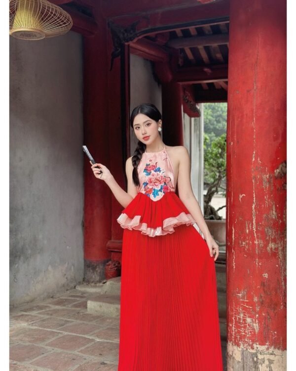 Cho Thêu Set Yếm Chân Xếp Ly Hoa Đỏ