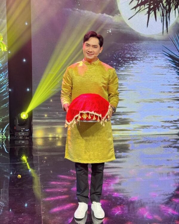 Cho Thuê Áo Dài Cách Tân Nam Trơn Tafta Vàng (Có Bigsize)