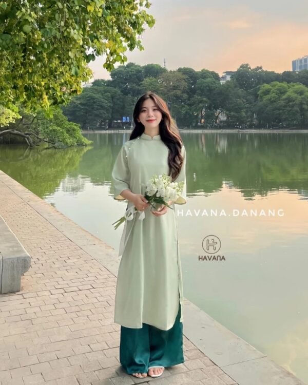 Cho Thuê Áo Dài Nút Áo Hai Bên Xanh Nhạt