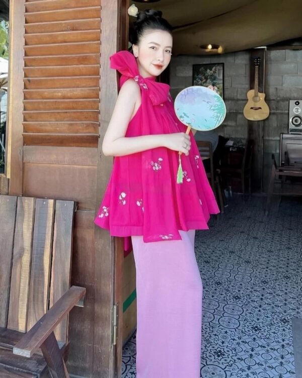 Cho Thuê Set Áo Yếm Thêu Hoa Nhí Hồng