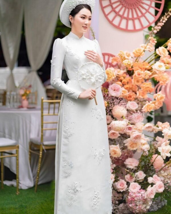 Cho Thuê Áo Dài Cưới Đính Hoa Ngọc Trai Trắng