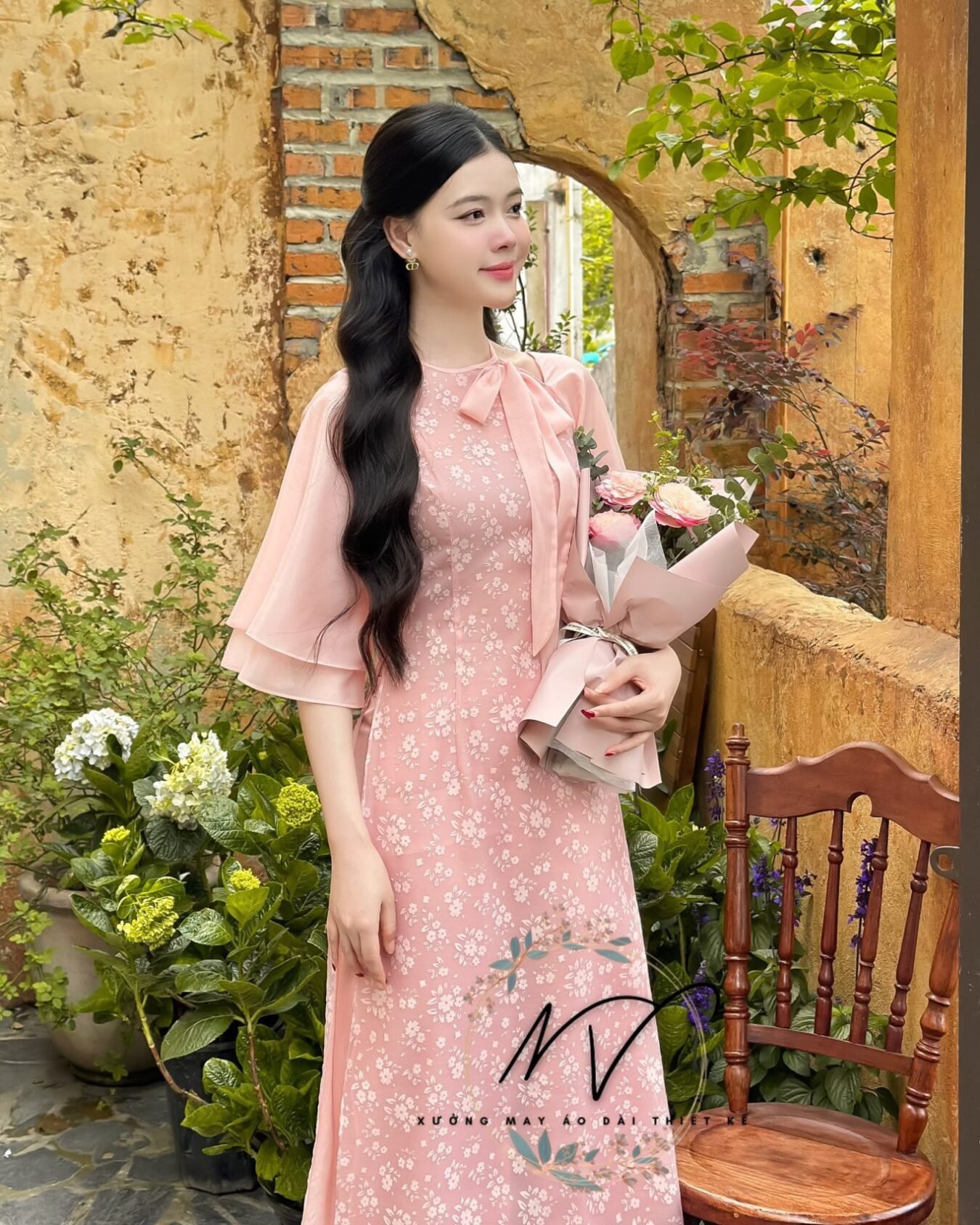 Cho Thuê Áo Dài Voan Cổ Yếm Hoa Trắng Hồng