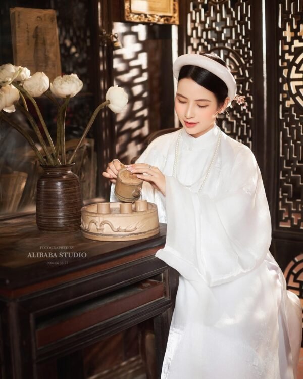 Cho Thuê Áo Tấc Tay Thụng Voan Tơ Trắng