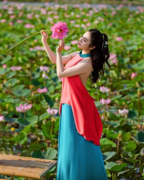 Cho Thuê Set Yếm Lụa Trơn Áo Đỏ Váy Xanh