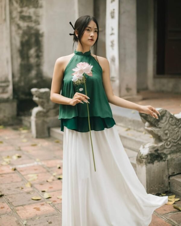 Cho Thuê Set Yếm Thêu Sen Ngực Xanh