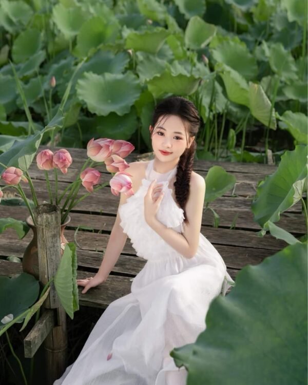 Cho Thuê Set Yếm Tua Rua Full Trắng