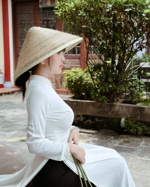 Cho Thuê Nón Lá Đan Cọng Thưa Kem