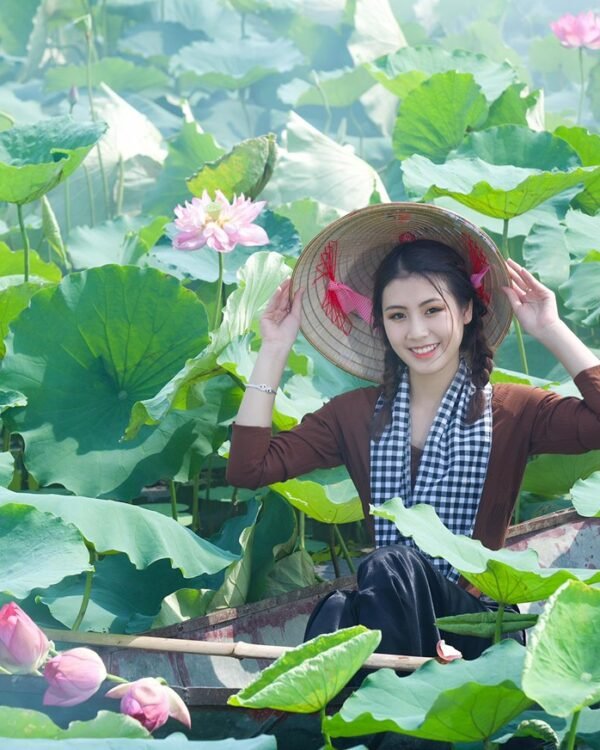 Cho Thuê Set Bà Ba Cổ Tròn Trơn Nâu