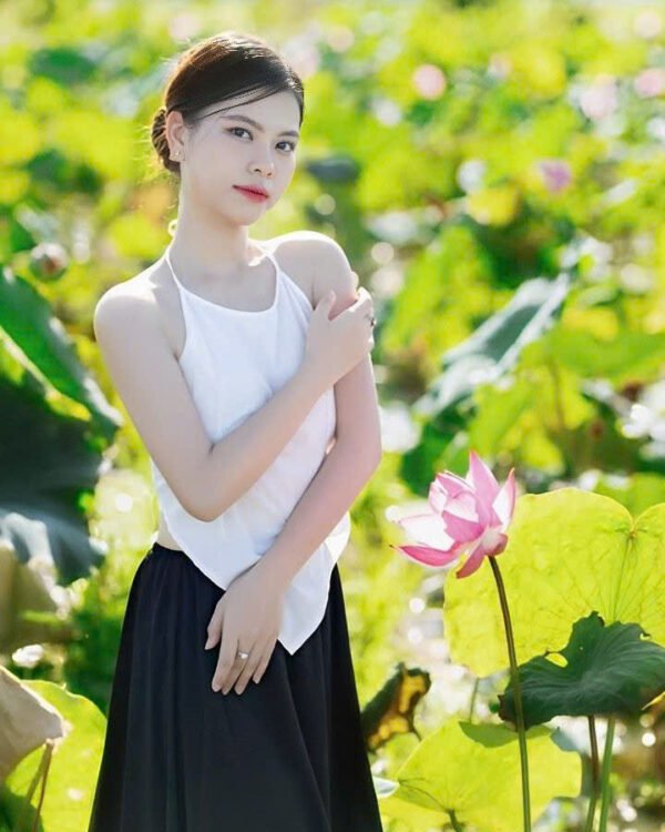 Cho Thuê Set Yếm Trơn Áo Trắng Váy Đen