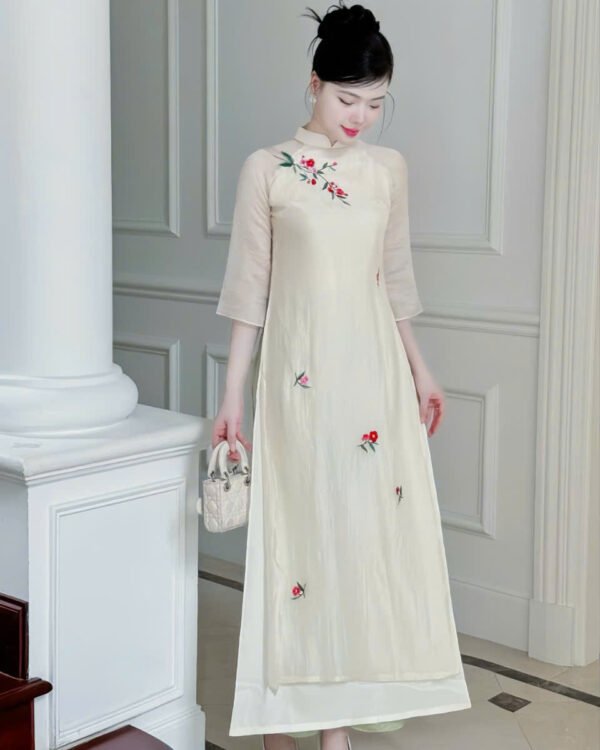 Cho Thuê Áo Dài Tay Lỡ Thêu Hoa Nổi Kem