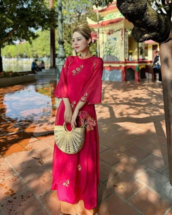 Cho Thuê Áo Dài Viền Cổ Thêu Hoa Đỏ