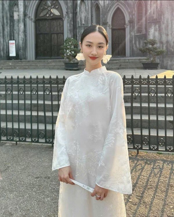 Cho Thuê Áo Dài Bích Sư Thêu Kỳ Lân Trắng