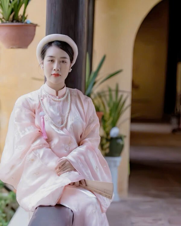 Cho Thuê Áo Tấc Nữ Tay Thụng Thêu Hoa Tơ Sống Hồng (Kèm Mấn)