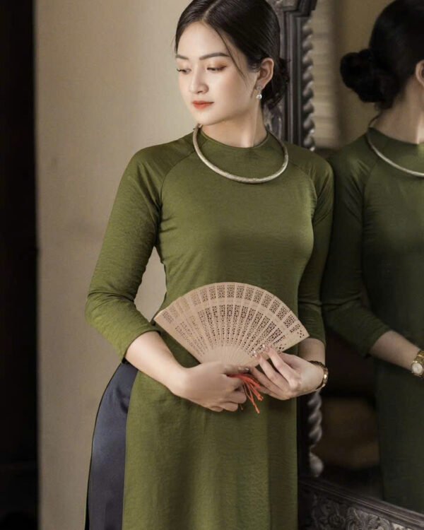 Cho Thuê Áo Dài Cổ Tròn Trơn LYNA Xanh Lá Mạ (Có Bigsize)