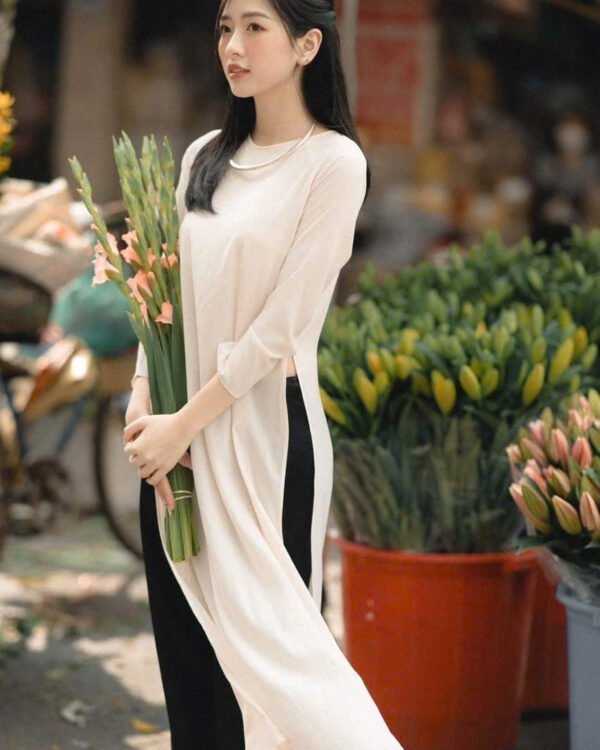 Cho Thuê Áo Dài Cổ Tròn Trơn LYNA Kem (Có Bigsize)