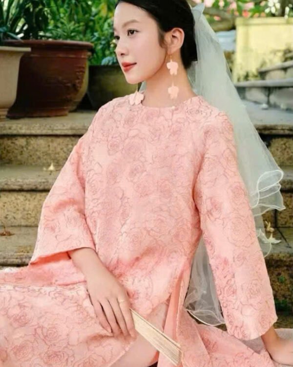 Cho Thuê Áo Dài Cổ Tròn Thêu Hoa Hồng (Có Bigsize)