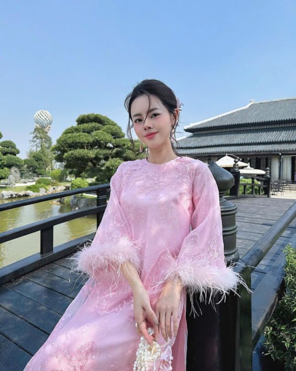 Cho Thuê Áo Dài Cổ Tròn Hoa Đào Viền Lông Hồng (Có Bigsize)