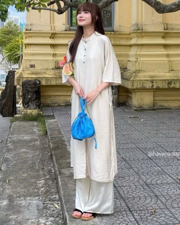 Cho Thuê Áo Dài Kem Tứ Thân Cúc Gỗ HVN