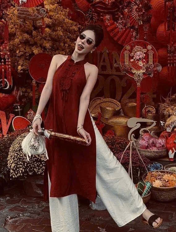 Cho Thuê Set Yếm Áo Đỏ Quần Kem Tay Cụt