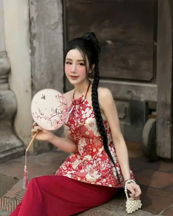 Cho Thuê Set Yếm Đỏ Gấm Nổi Hoa Kem