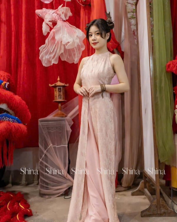 Cho Thuê Váy Yếm Hoa Chìm Xẻ Tà Trước Shina Hồng