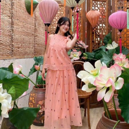 Cho Thuê Set Yếm Thêu Hoa Nhí Đỏ Shina Hồng