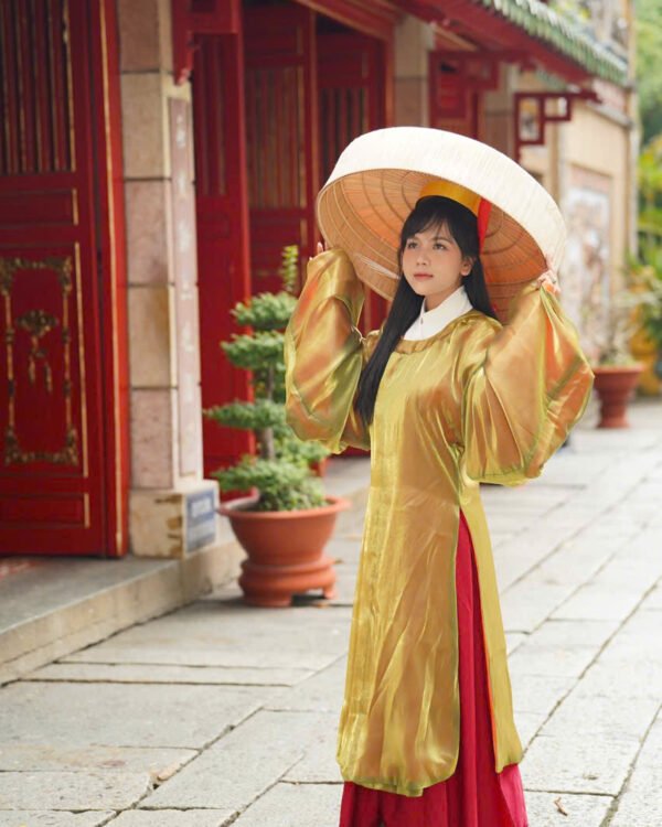 Cho Thuê Viên Lĩnh Trơn Áo Xanh Váy Đỏ