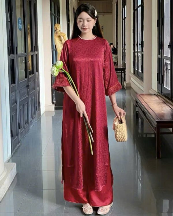 Cho Thuê Áo Dài Hoa Chìm Viền Lông Đỏ