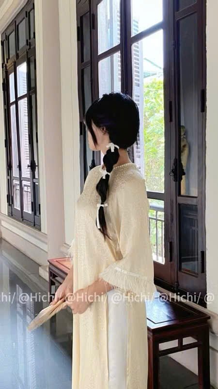 Cho Thuê Áo Dài Hoa Chìm Viền Lông Kem