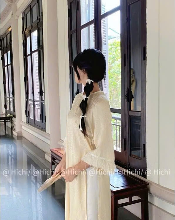 Cho Thuê Áo Dài Hoa Chìm Viền Lông Kem