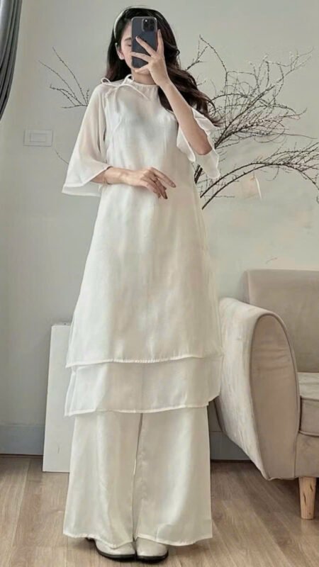 Cho Thuê Áo Dài Cổ Tròn Voan Trơn Kem