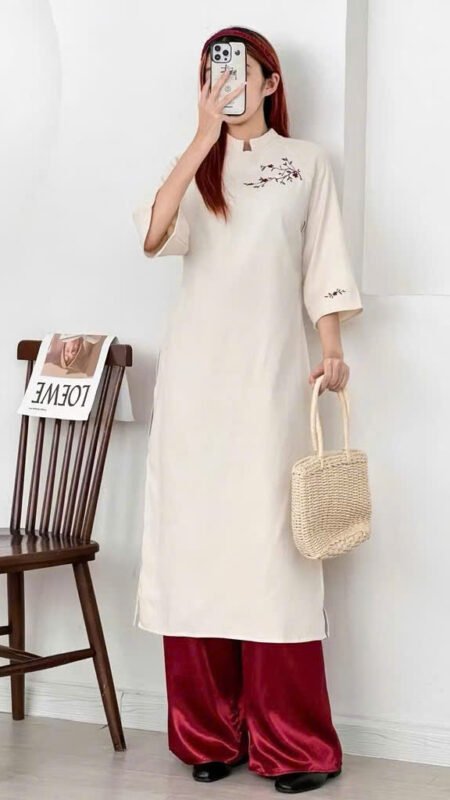 Cho Thuê Áo Dài Kem Thêu Mai Đỏ