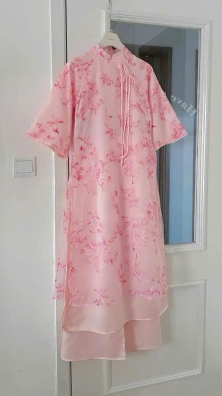 Cho Thuê Áo Dài Mẫn Kỳ Thêu Bướm Chuồn Chuồn Nổi Hồng