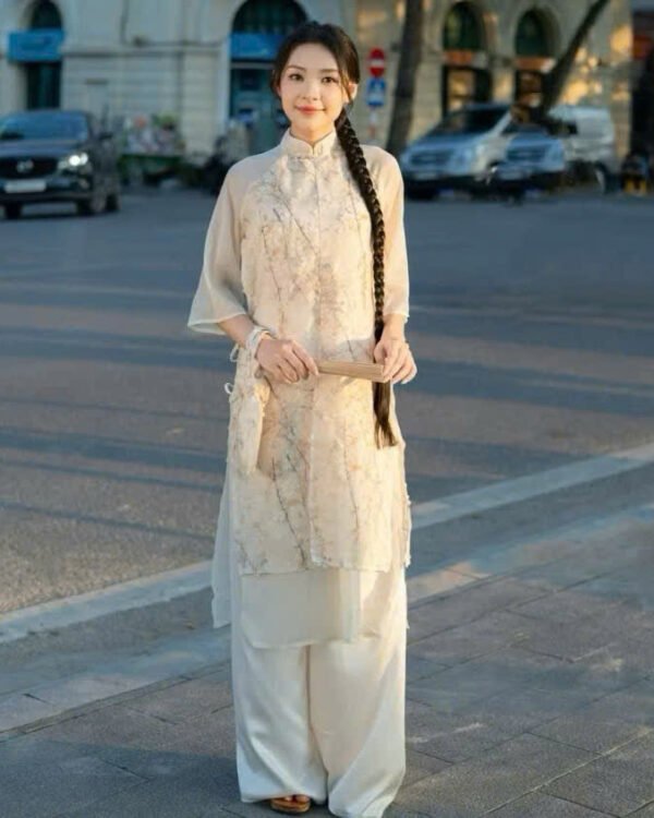 Cho Thuê Áo Dài Xẻ Tà Hoa Anh Đào Kem